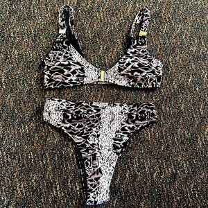 Brand New 2 Piece swim suit !